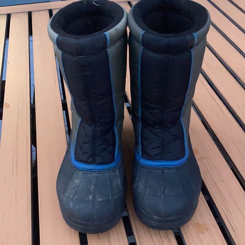 Boys size 2 insulated sorel puffy snow boots